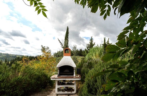 Sughera Apartment | Cosy apartment with WIFI, A/C, pool, TV, terrace and panoramic view, close to San Gimignano