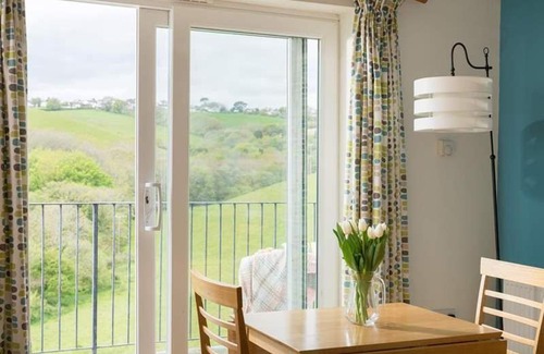 Talland House | Cosy Beachfront Retreat with Stunning Sea Views & Free Access to a Local Indoor Pool