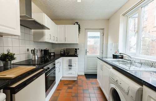 Hull House | Cosy Bedroom in 3 bed House, Close to City Centre and University