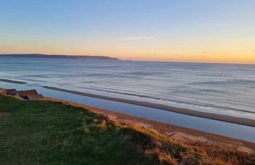 New Forest District Apartment | Cosy cabin in Milford on Sea Full Passes included