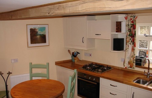 Holt Cottage | Cosy Carpenters Cottage in market town of Holt. Quiet & Secluded, parking, piano