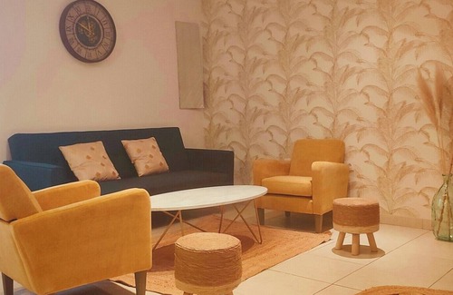 Quartier Administrations Apartment | Cosy central & quiet appt with 5db Bed and clim