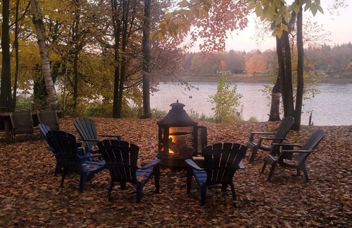 Saint-Lucien Ski Chalet | Cosy Chalet au Bord de L'eau Avec Plage Accès Directement du Terrain