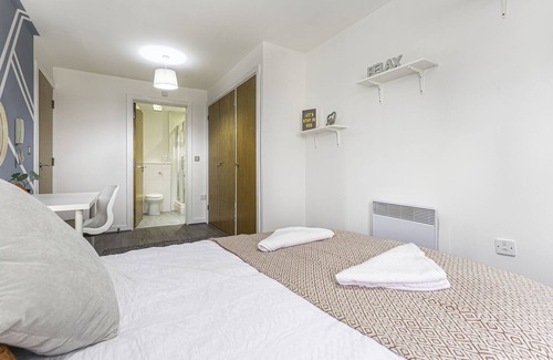 Coventry City Centre Apartment | Cosy City Apartment With En-suite