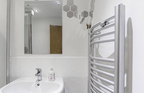 Coventry City Centre Apartment | Cosy City Apartment With En-suite