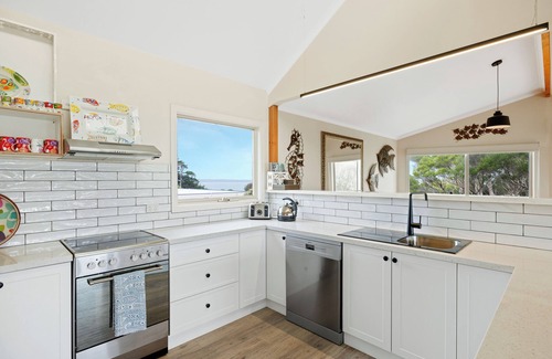 San Remo House | Cosy Coastal Beach House -Gateway to Phillip island