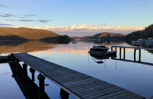Cheero Point House | Cosy Cottage Above the Hawkesbury w/Jetty