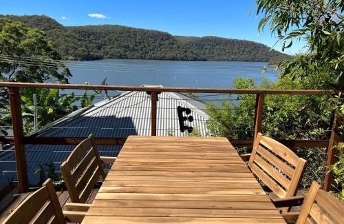 Cheero Point House | Cosy Cottage Above the Hawkesbury w/Jetty