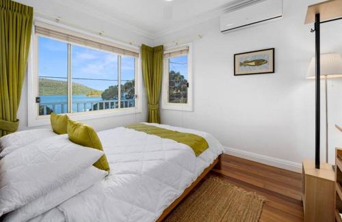 Cheero Point House | Cosy Cottage Above the Hawkesbury w/Jetty