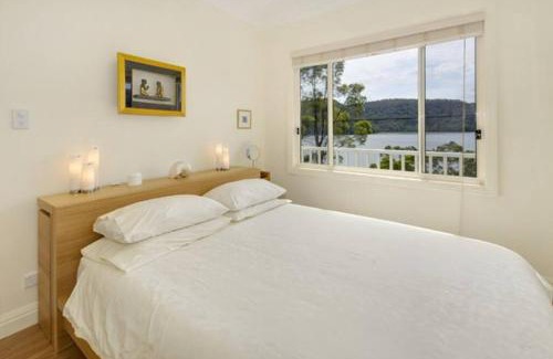 Cheero Point House | Cosy Cottage Above the Hawkesbury w/Jetty