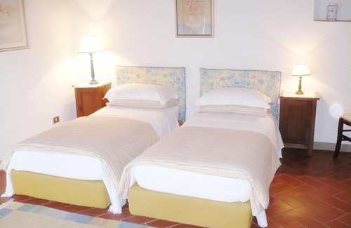 Scandicci Other | Cosy cottage in Central Tuscany With Shared Pool