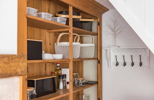 Temple Ewell Cottage | Cosy country cottage with garden, sleeping 2 guests in 1 bedroom near Deal