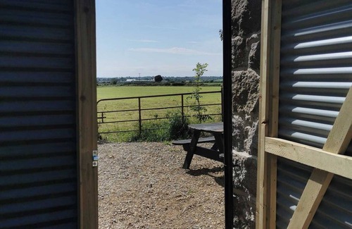 Newry Cottage | Cosy Couples Retreat at The Coop with Hot-Tub