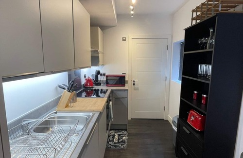 Sutton Apartment | Cosy Flat in Sutton with Parking free