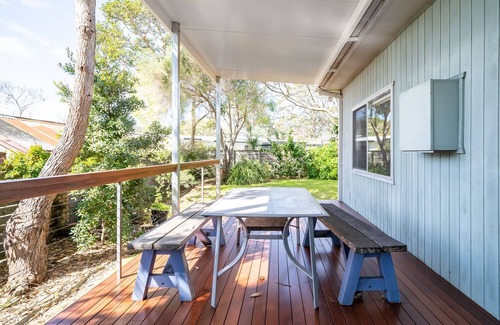 Broulee House | Cosy Getaway with Fireplace and Spacious Backyard