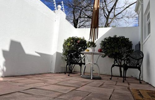 Claremont House | Cosy Harcourt Cottage