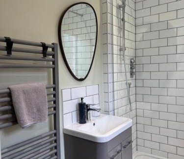 Ashbourne House | Cosy Heather Cottage