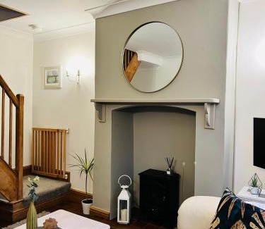 Ashbourne House | Cosy Heather Cottage