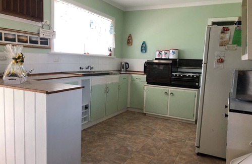 North Beach House | Cosy home, within walking distance to north beach.