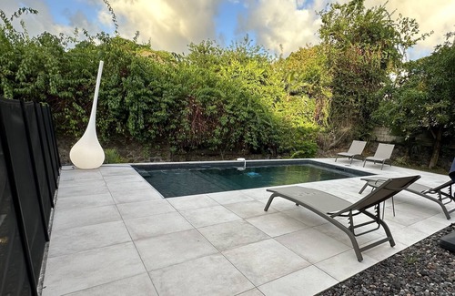 Tartane House | Cosy House in Saint-Pierre,Family-sized,Mount Pelée View,3 min walk to the Beach