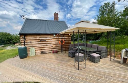 Tenbury Wells House | Cosy Hut Immersed in Nature with Private Hot Tub