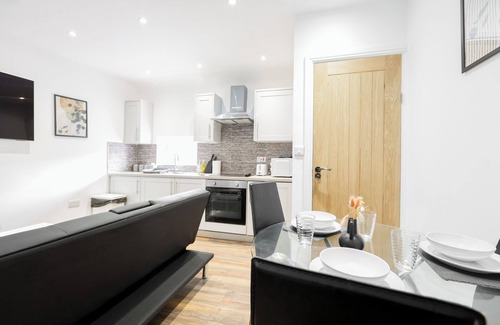 Harehills Apartment | Cosy Large Flat Near Leeds City, Free Parking