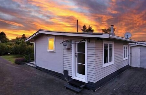 Taupo Ski Chalet | Cosy Lockwood in town