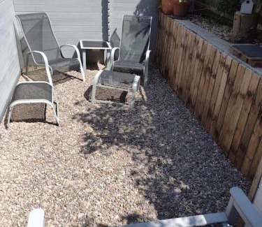 Llanfoist Ski Chalet | Cosy Log Cabin in Llanfoist village