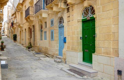 Senglea House | Cosy Maltese Townhouse Roof Terrace and Views