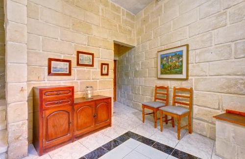 Senglea House | Cosy Maltese Townhouse Roof Terrace and Views