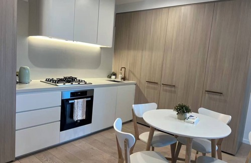 Glen Waverley Apartment | Cosy Modern 2 beds 1 bath apartment @ Skygarden * View * Pool * Free Parking