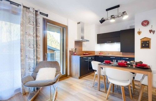 Chatel Apartment | Cosy, modern 4-person flat, close to the centre, large terrace.