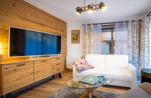 Chatel Apartment | Cosy, modern 4-person flat, close to the centre, large terrace.