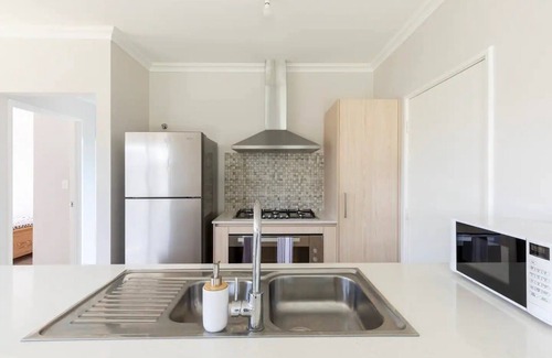 Coolbellup House | Cosy Modern Home close to Fremantle