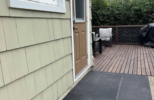 North End Apartment | Cosy modern suite , well established quiet neighbourhood, minutes 2 Downtown