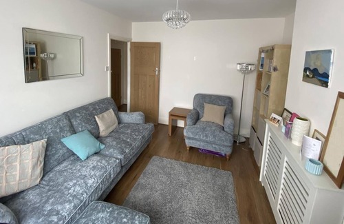 Woodside Apartment | Cosy Norwood 2 bed house