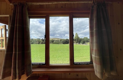 Saint John's Town of Dalry Ski Chalet | Cosy off grid shepherds hut in village location