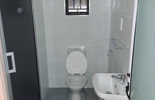 Victoria Falls Cabin | Cosy place, close to the highway on your way into VicFalls.you can't get lost!