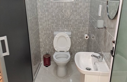 Victoria Falls Cabin | Cosy place close to the highway on your way into VicFalls.you can't get lost!