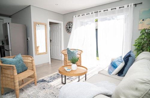 Durban North Apartment | Cosy Private cottages 3 bedroom salt pool DSTV