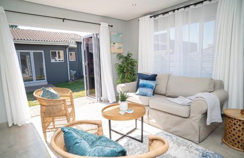 Durban North Apartment | Cosy Private Cottages 3 bedrooms ,salt pool & DSTV