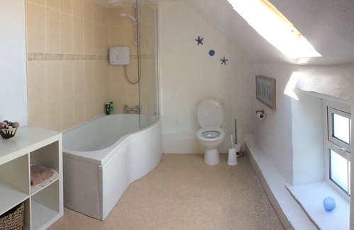 Malin Other | Cosy restored large house - close to Malin Head, beaches and golf courses