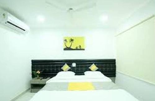 HITEC City House | Cosy Room With Private Bath And Work Desk