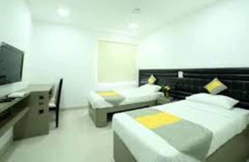 HITEC City House | Cosy Room With Private Bath And Work Desk