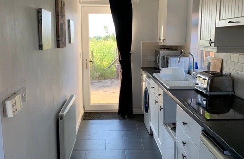 Knott End-on-Sea House | Cosy, self-contained rural bungalow – peaceful countryside escape