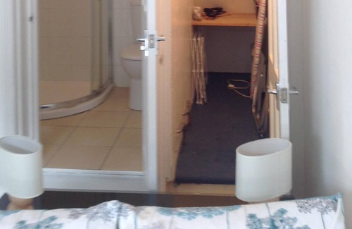 Haselbury Apartment | Cosy self contained Studio in North London