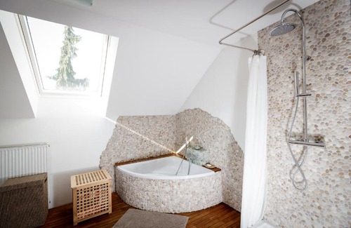 Zirovnica Apartment | Cosy & Spacious Apt. Benč