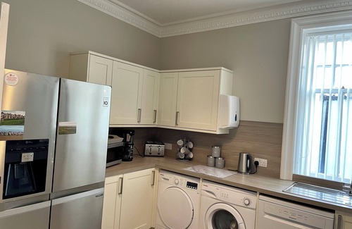 Cummertrees House | Cosy & spacious terraced house. Family & dog friendly