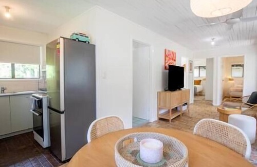 Point Lookout Cottage | Cosy Straddie cottage + sleeps 6 + pet friendly