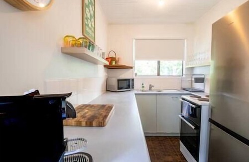 Point Lookout Cottage | Cosy Straddie cottage + sleeps 6 + pet friendly